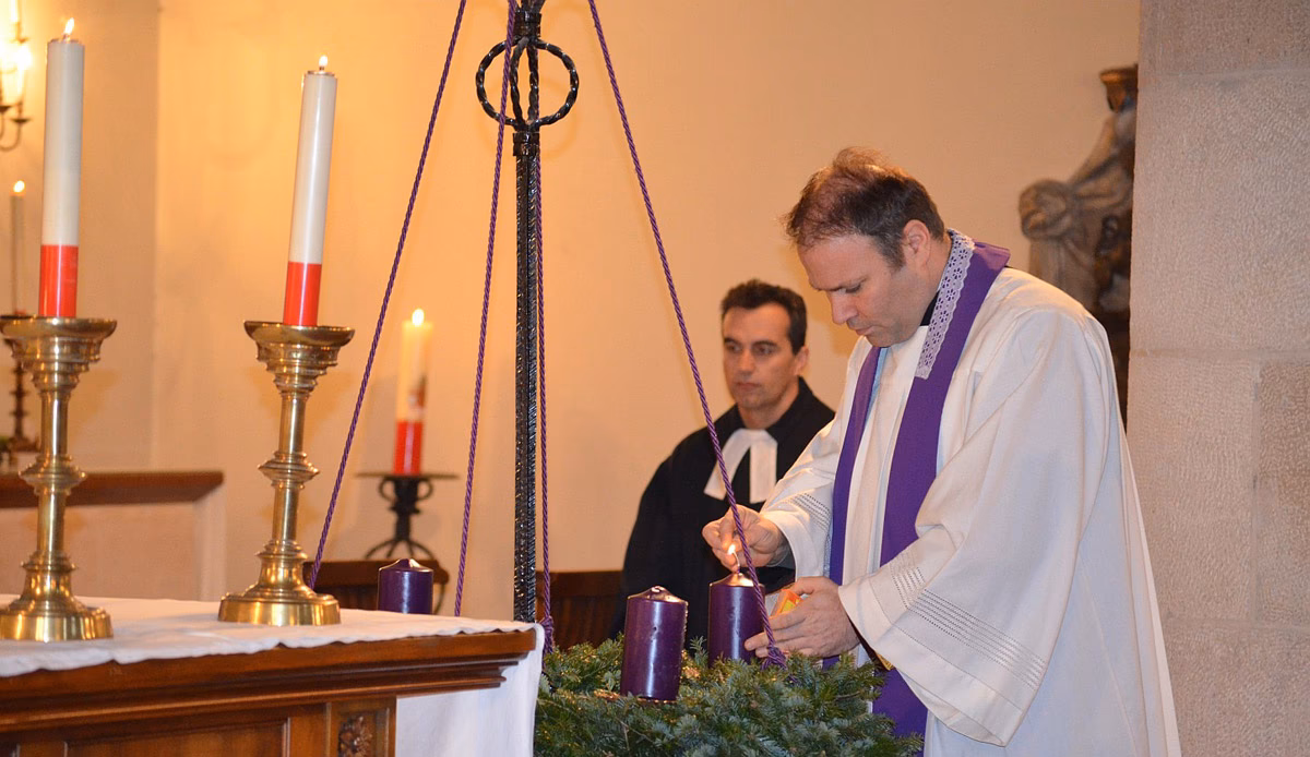 Was ist die erste Kerze am Adventkranz?