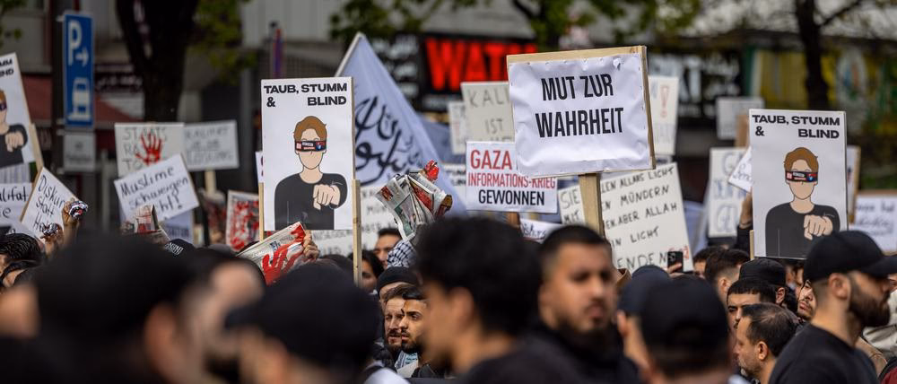 Wie viele Menschen setzen sich für die Demokratie ein?