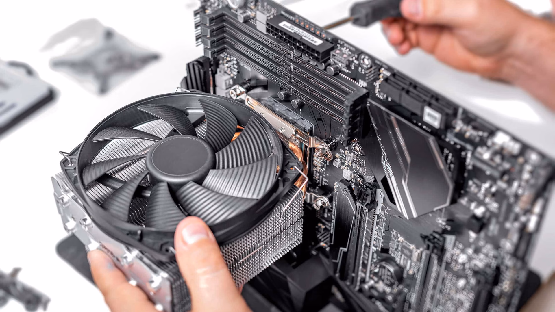 Wo wird ein CPU-Kühler verbaut?