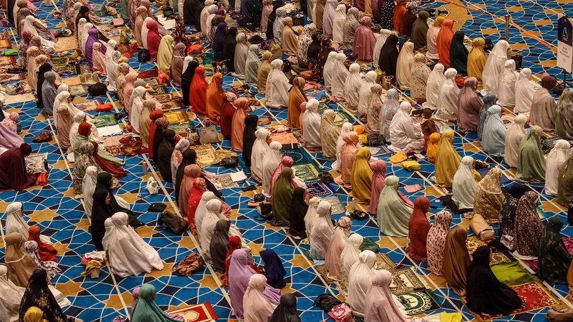 Wie feiert man 30 Tage Ramadan?