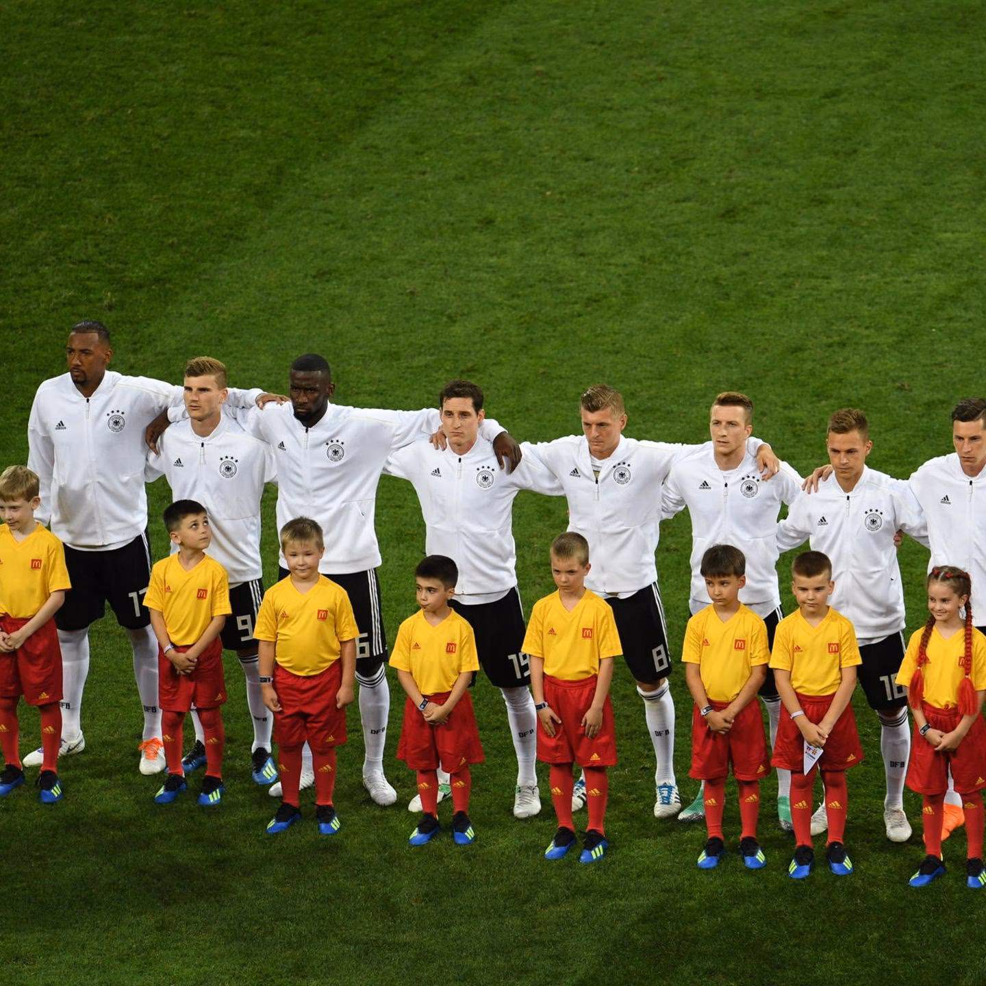 Wann wurde die Nationalhymne gespielt?