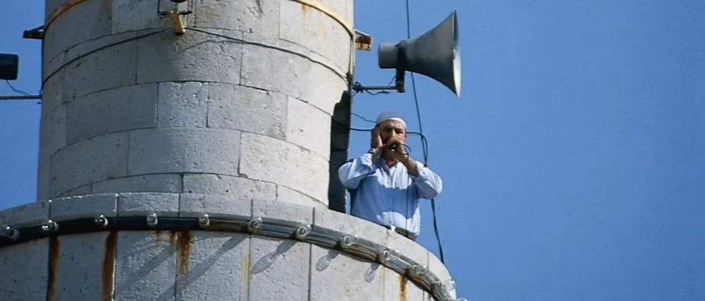 Wie lange dauert ein Gebetsruf in der Moschee?