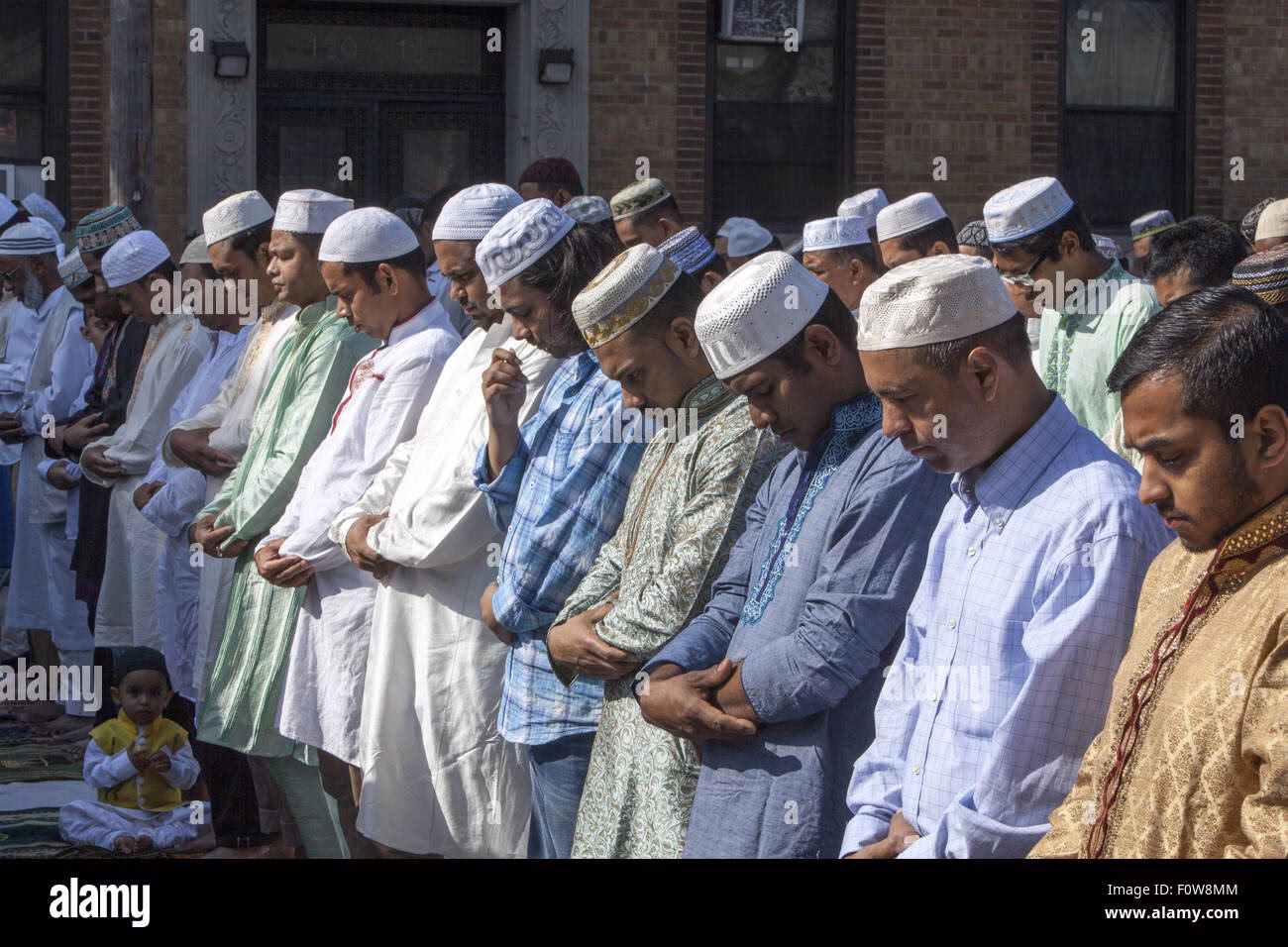 Wie vollziehe ich die Niederwerfung beim ID-Gebet?