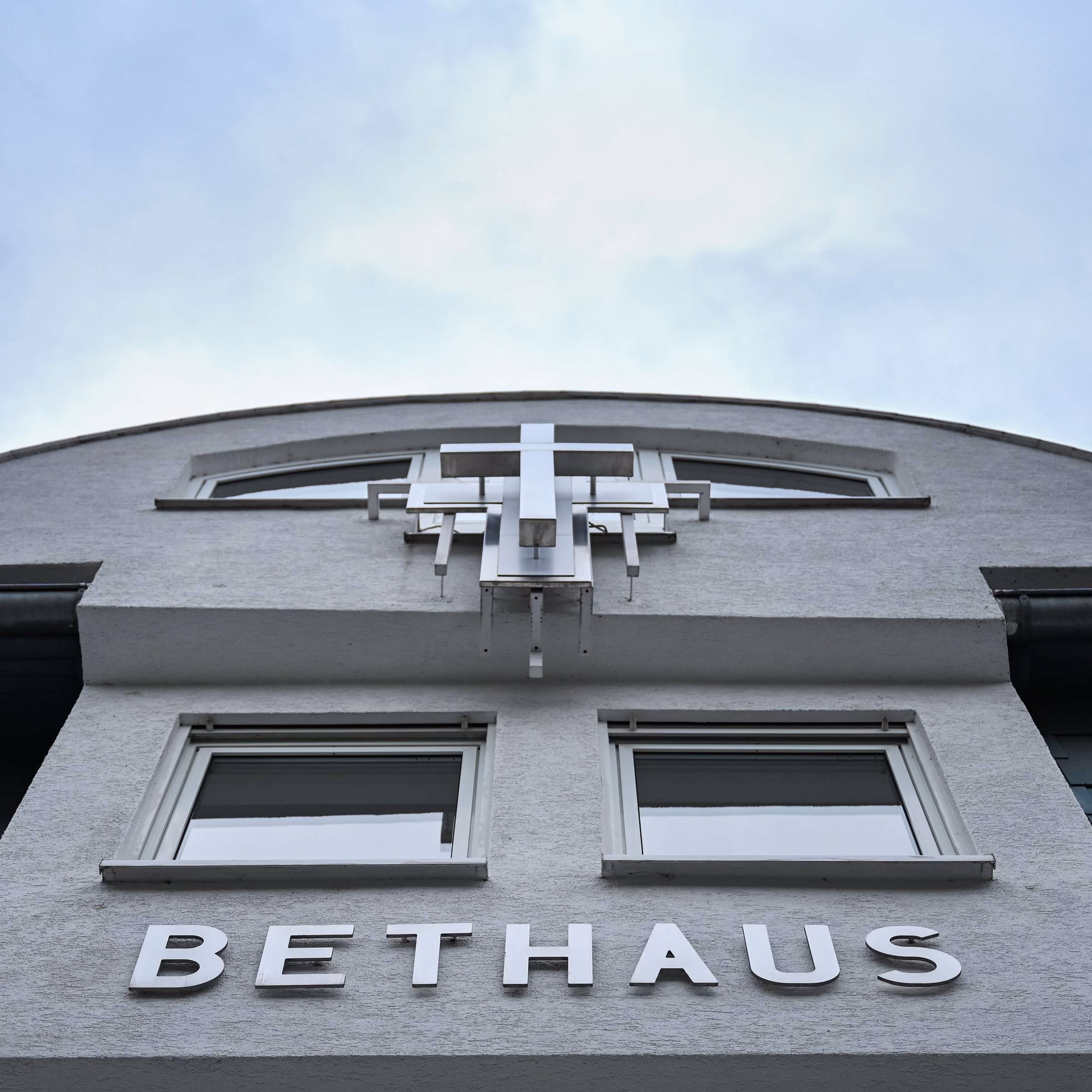 Wie lange gibt es die Freie evangelische Gemeinde in Wiesbaden?