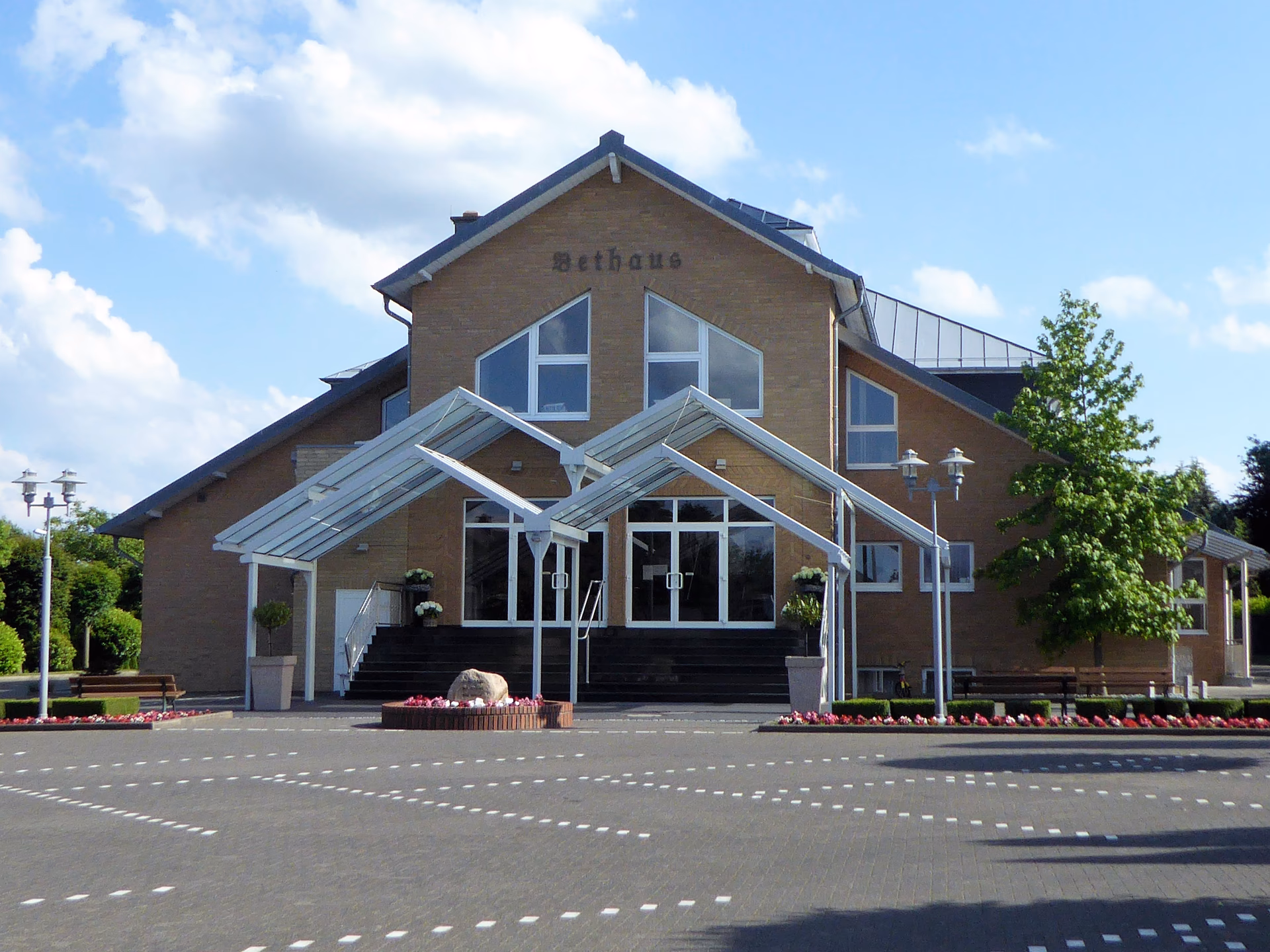 Wann wurde die Evangeliumskirche eingeweiht?