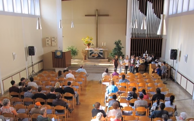 Wer ist für die Gottesdienste verantwortlich?