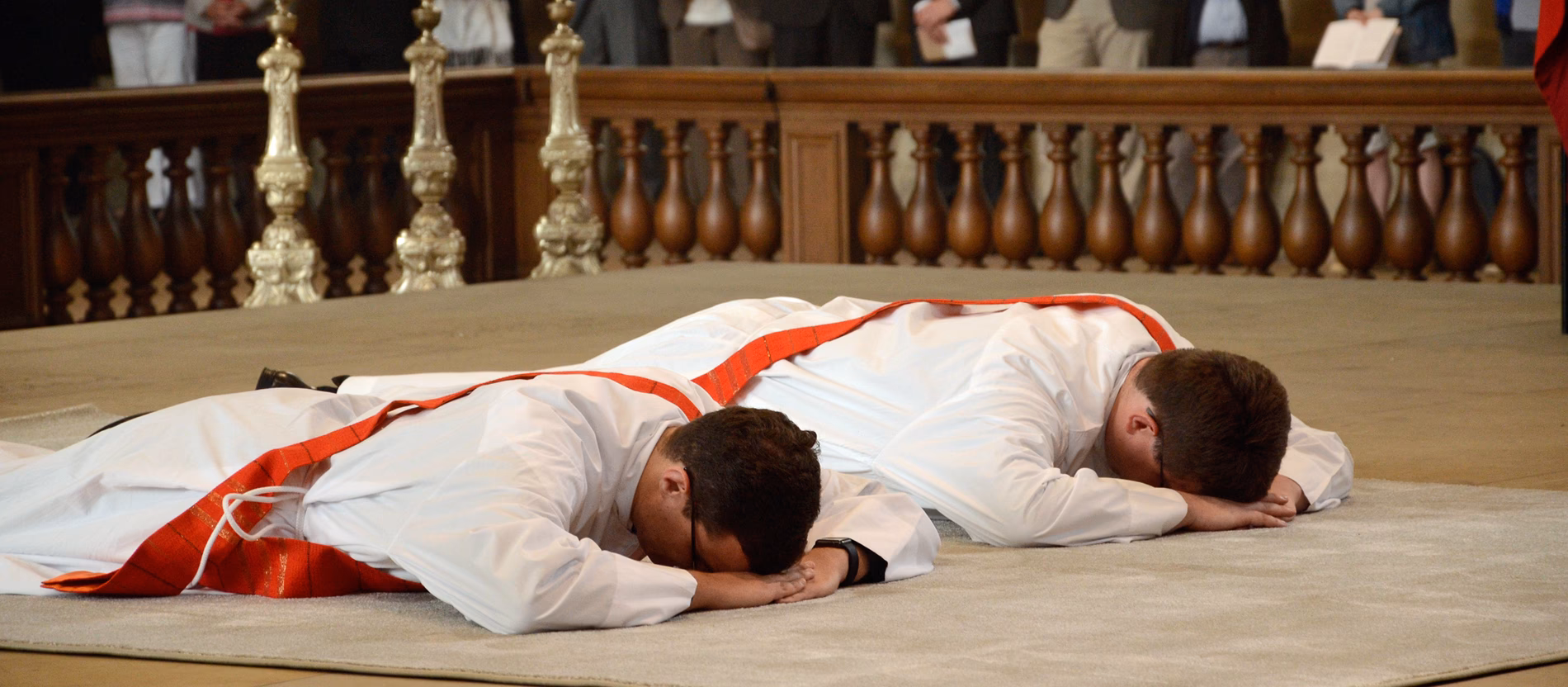 Wie werden die Kandidaten für das Diakonat oder Priesteramt vorgestellt?