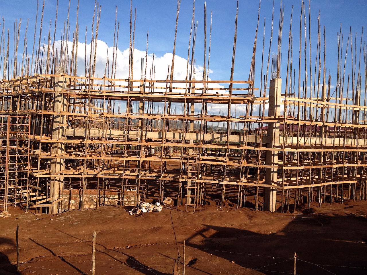 Wie überprüft man den Aufbau eines Gerüsts?