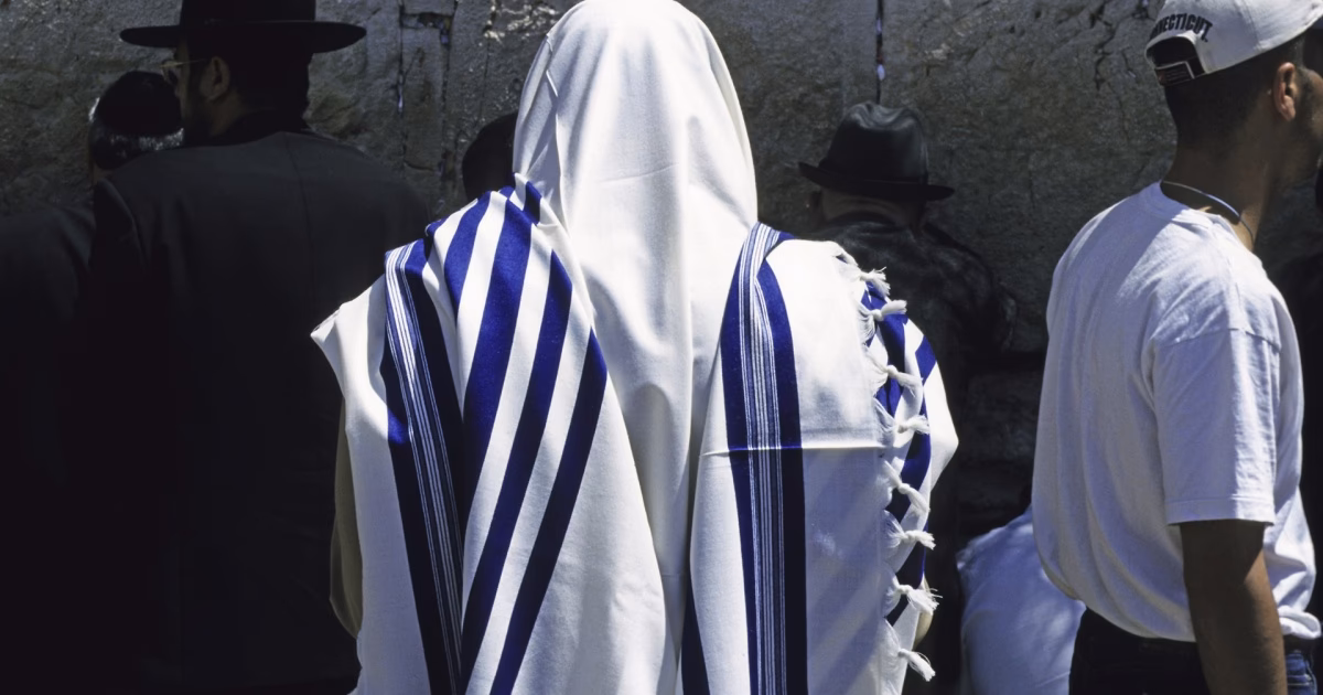 Welche Kleidung trägt man beim Beten?