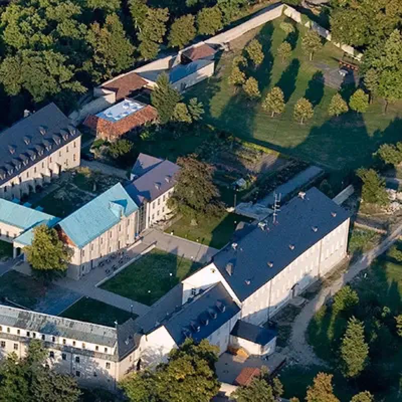 Wie viele Zimmer hat das Kloster?