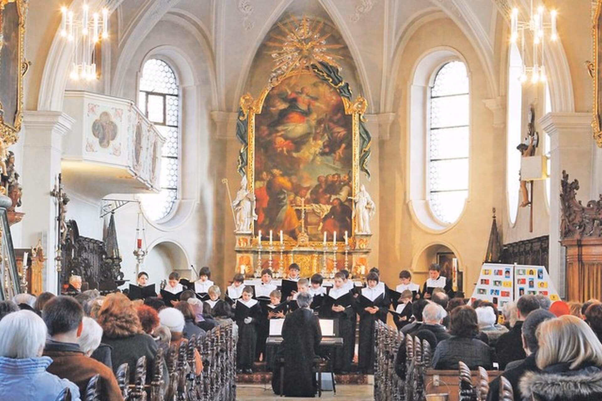 Wann ist die Abteikirche geöffnet?