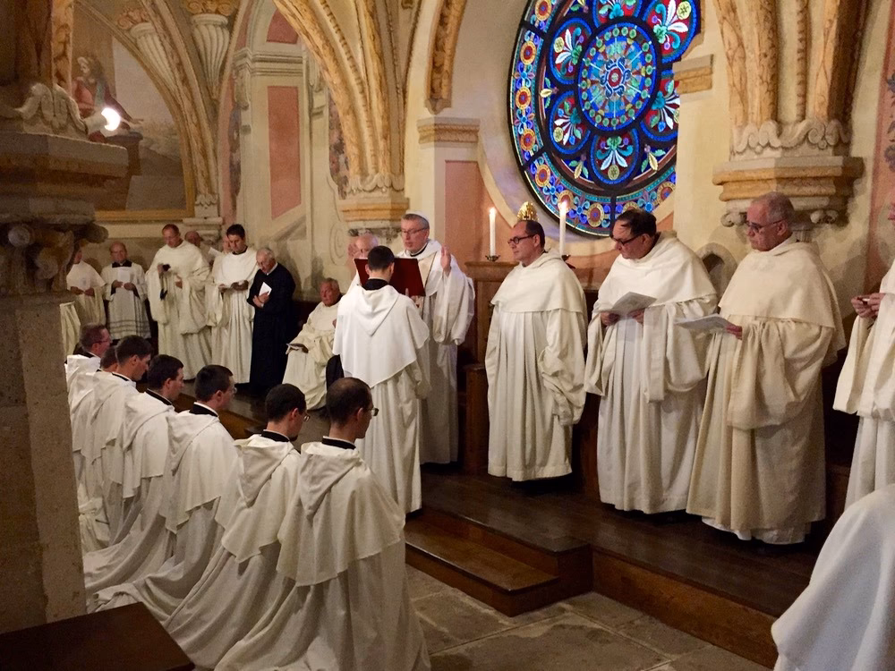 Wie viele Mönche gibt es in Neuzelle?