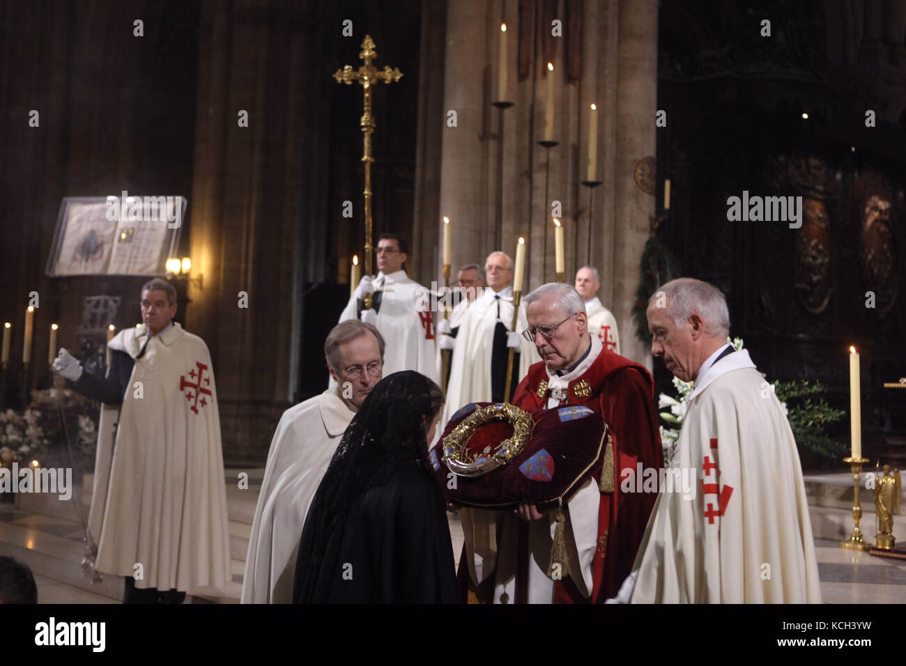 Was passiert mit der brennenden Kathedrale in Paris?