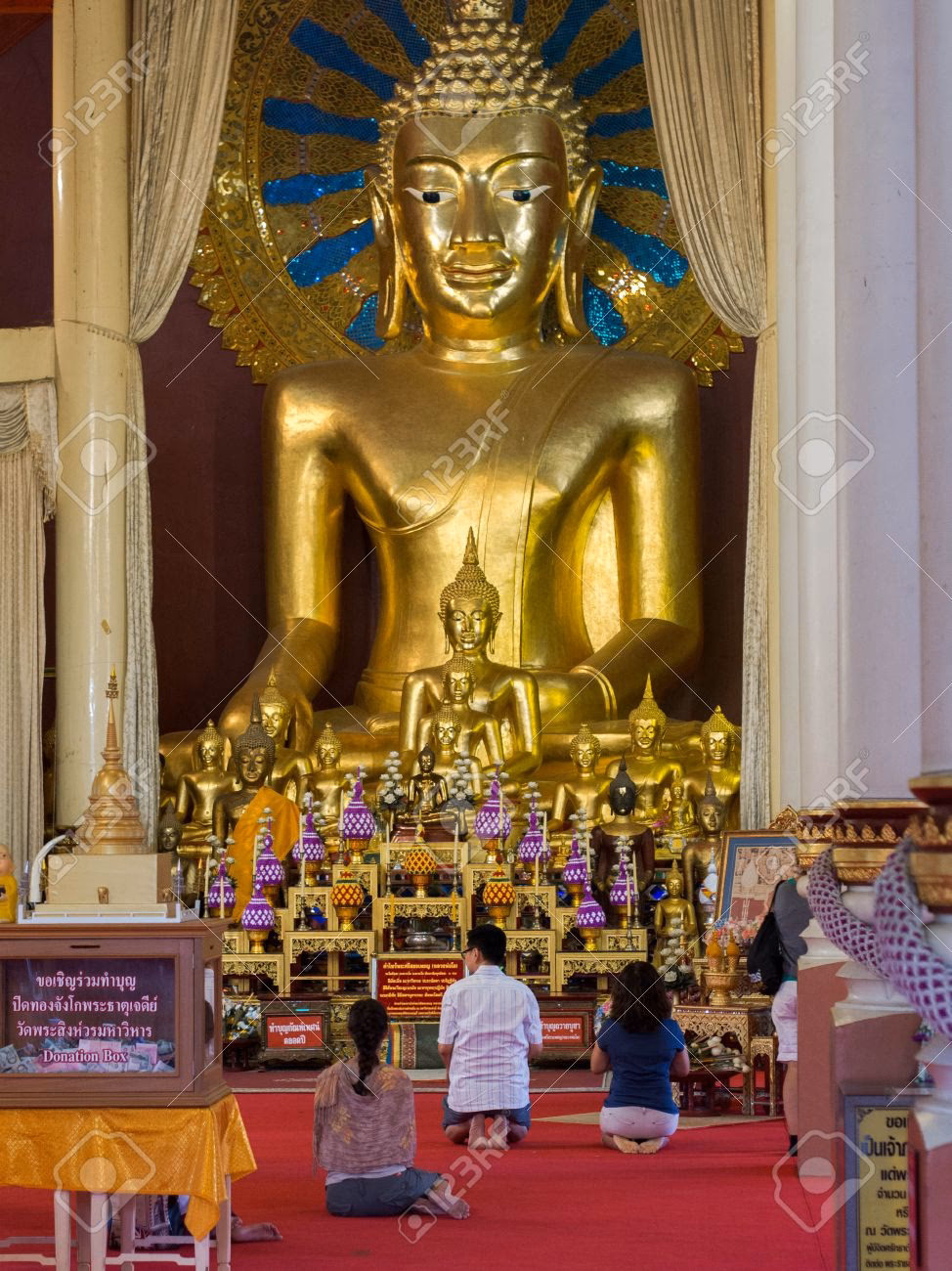 Was verkörpert die Statue von Buddha?