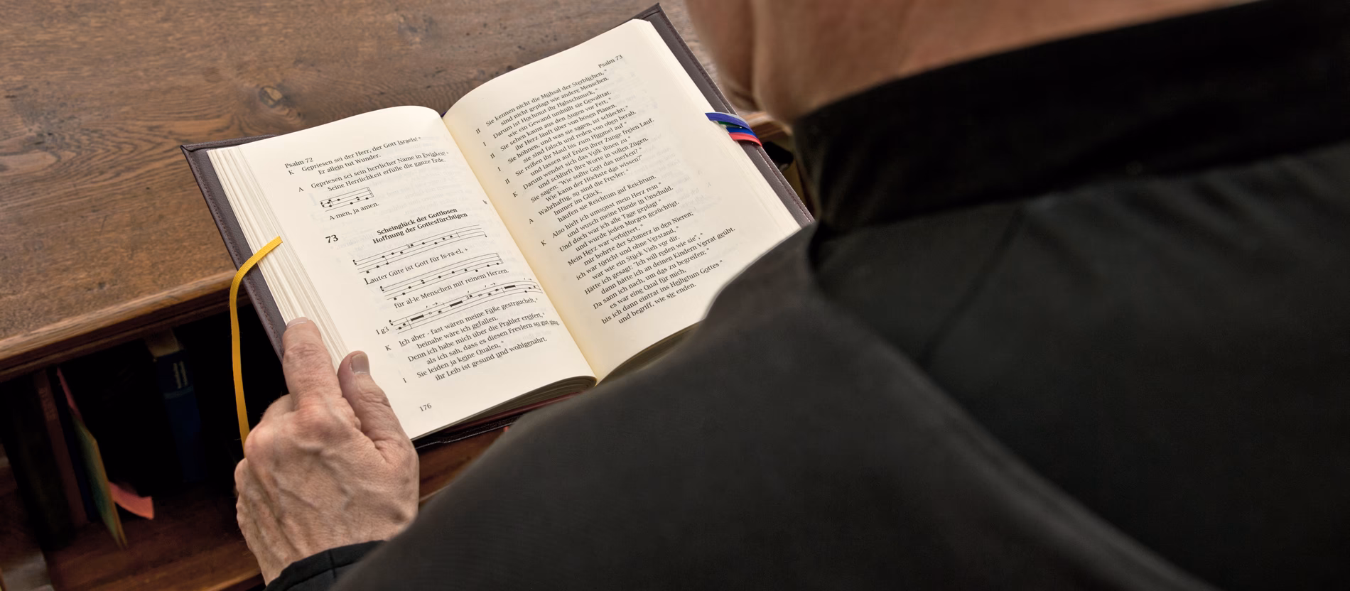 Was sind die beiden besonderen Buchstaben im Stundengebet?