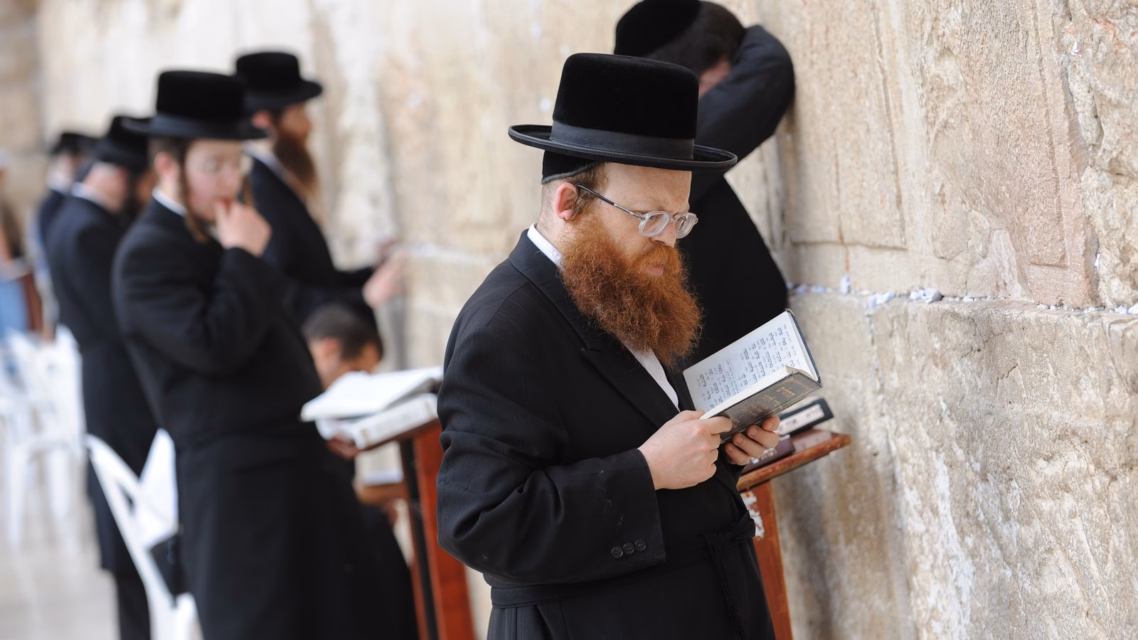 Wie viele Grundgebete gibt es im jüdischen Wochentag?