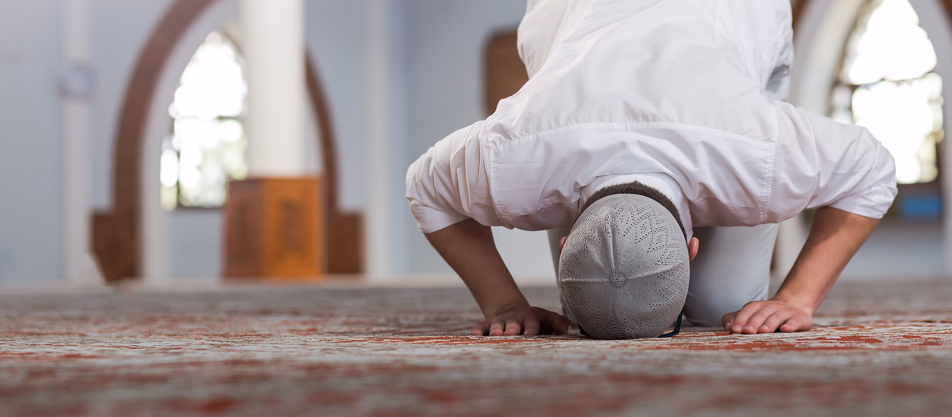 Wie viele Gebetseinheiten betete er in der Moschee?